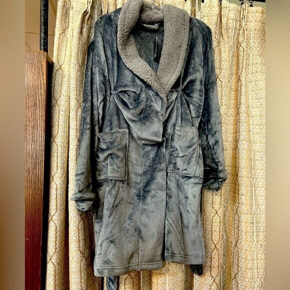 etymology  Ladies gray fuzzy robe new - Picture 1 of 7